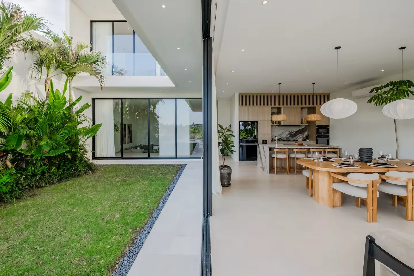 4 Bedroom Villa in Cemagi photo 1